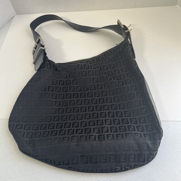 Authentic Fendi Vintage Zucca Canvas And Leather Oyster Bag Black Zip Closure - Picture 8 of 16